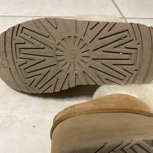 UGG Funkette Platform - Picture 4 of 5